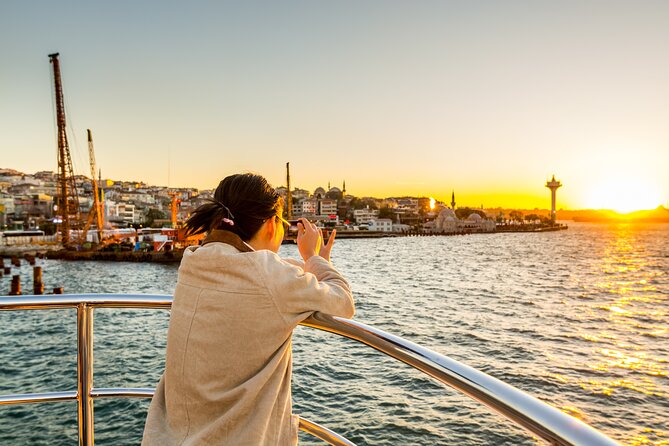 Istanbul Bosphorus Sightseeing Cruise with Audio Guide - Emirgan Park and Küçüksu Pavilion: Nature Breaks and Summer Palace Drama