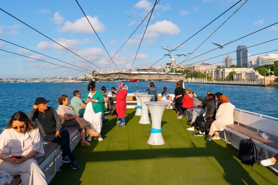 Istanbul: Bosphorus Strait Sightseeing Cruise & Audio Guide - Bosphorus cruise views in 2 hours: what you actually get