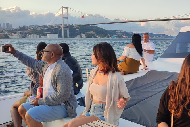 Istanbul Bosphorus Sunset Cruise on Luxury Yacht - Üsküdar and Maiden’s Tower: the skyline icon you keep chasing