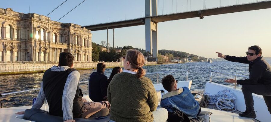 Istanbul: Bosphorus Sunset Cruise on Yacht with Live Guide - Maiden’s Tower at sunset: the stop that turns the cruise into a memory