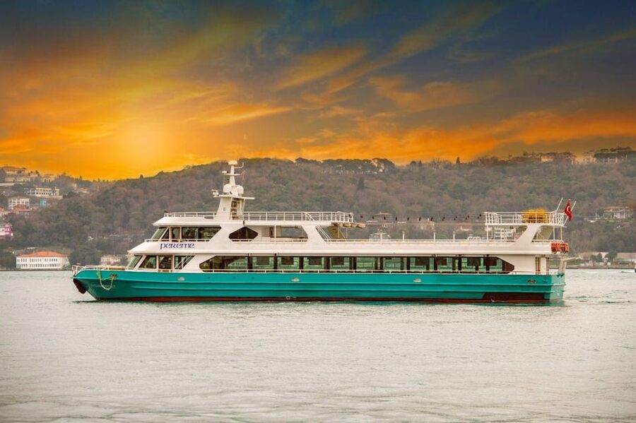 Istanbul: Bosphorus Sunset Cruise with Drinks & Snack - Staff and Service: Friendly Hosts Matter on a Boat