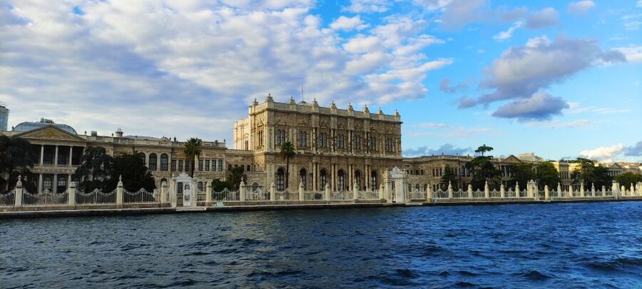 Istanbul: Bosphorus Sunset Cruise with Snacks and Wine - Dolmabahçe Palace to Besiktas: Big-Istanbul Views, Up Close