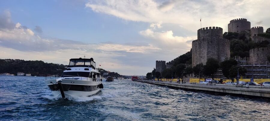 Istanbul: Bosphorus Sunset Cruise with Snacks and Wine - Bridges That Define the Strait: Bosphorus Bridge and Fatih Sultan Mehmet