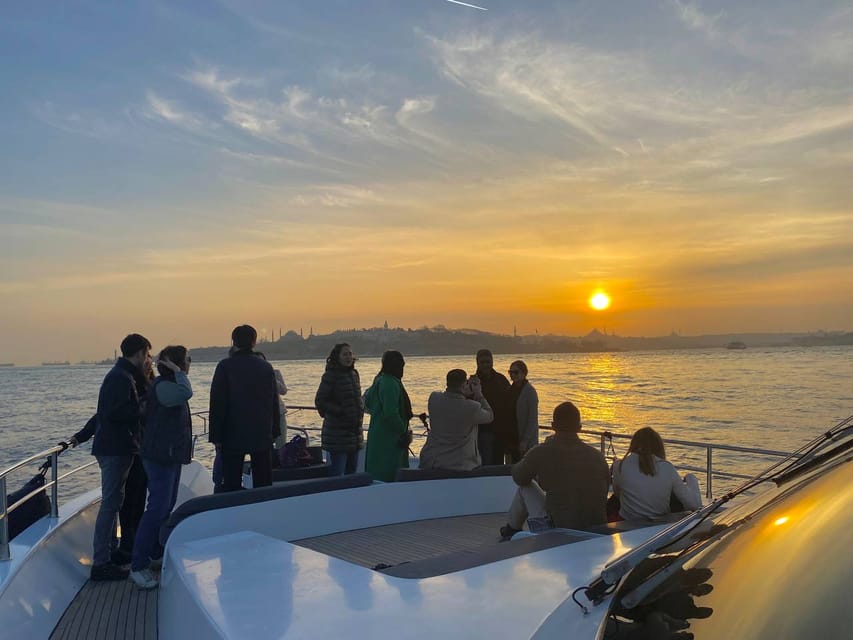 Istanbul: Bosphorus Sunset Yacht Cruise with Live Guide - Dolmabahçe Palace: the stately Istanbul you do not see from the tram