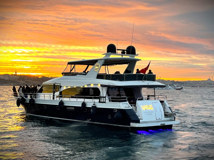 Istanbul: Bosphorus Sunset Yacht Cruise with Live Guide - Beylerbeyi Palace and Üsküdar: the view that makes you slow down