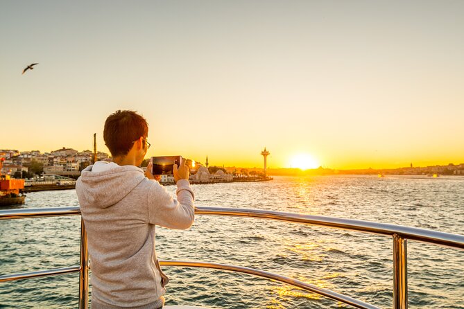 Istanbul Bosphorus Sunset Yacht Cruise with Snack and Refreshment - Why the 2-hour Bosphorus sunset window matters for your photos