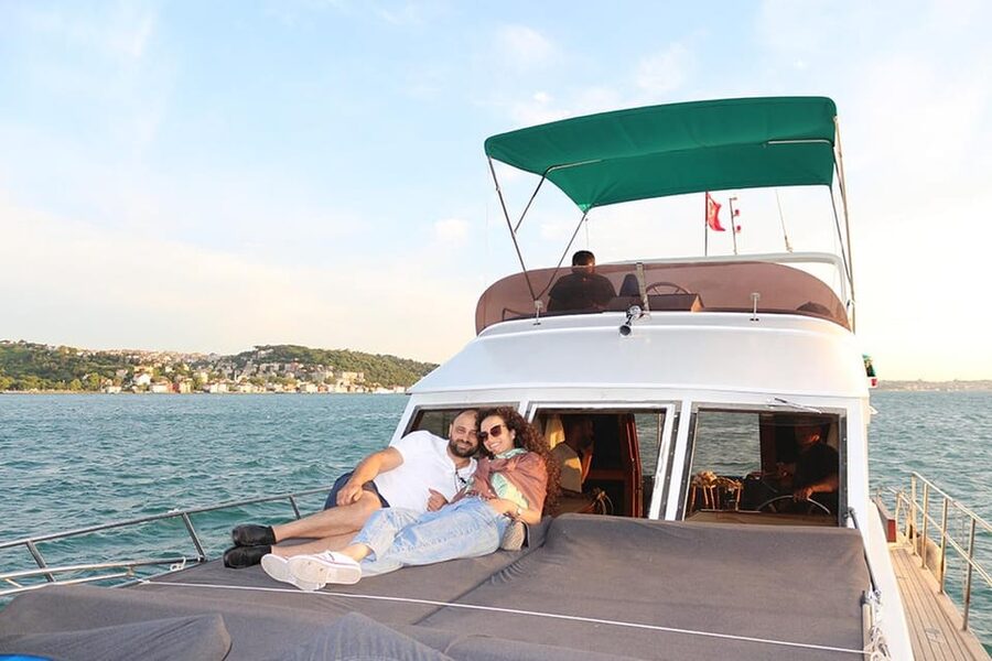 Istanbul: Bosphorus Yacht Cruise at Sunset with Snacks - Why this Bosphorus sunset cruise works for first-time Istanbul