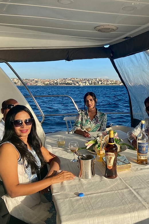 Istanbul: Bosphorus Yacht Cruise at Sunset with Snacks - Getting to the harbor and finding your meeting point