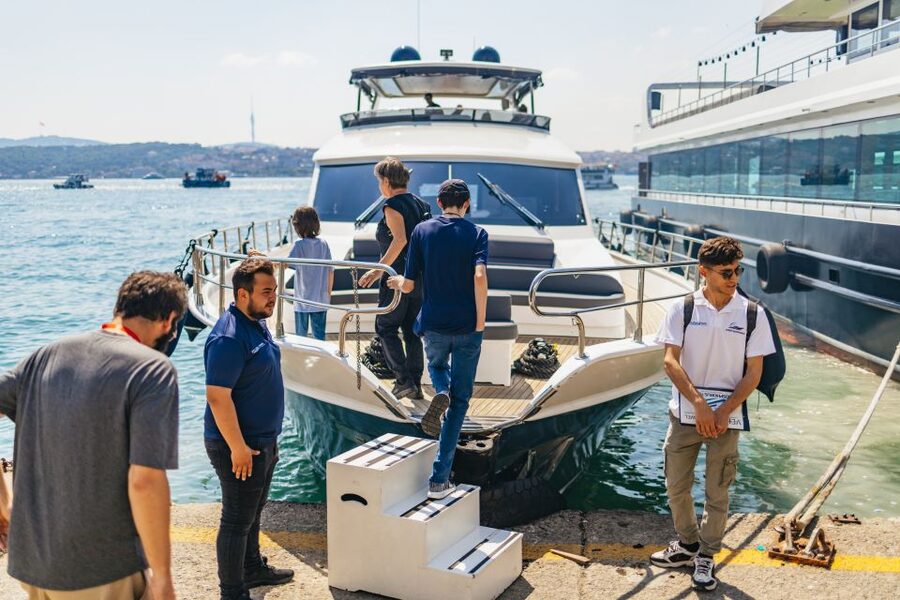 Istanbul: Bosphorus Yacht Cruise with Stopover on Asian Side - Who this cruise suits best