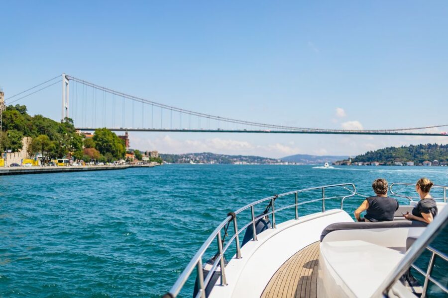 Istanbul: Bosphorus Yacht Cruise with Stopover on Asian Side - A 2.5-hour Bosphorus cruise that gives Istanbul instant context