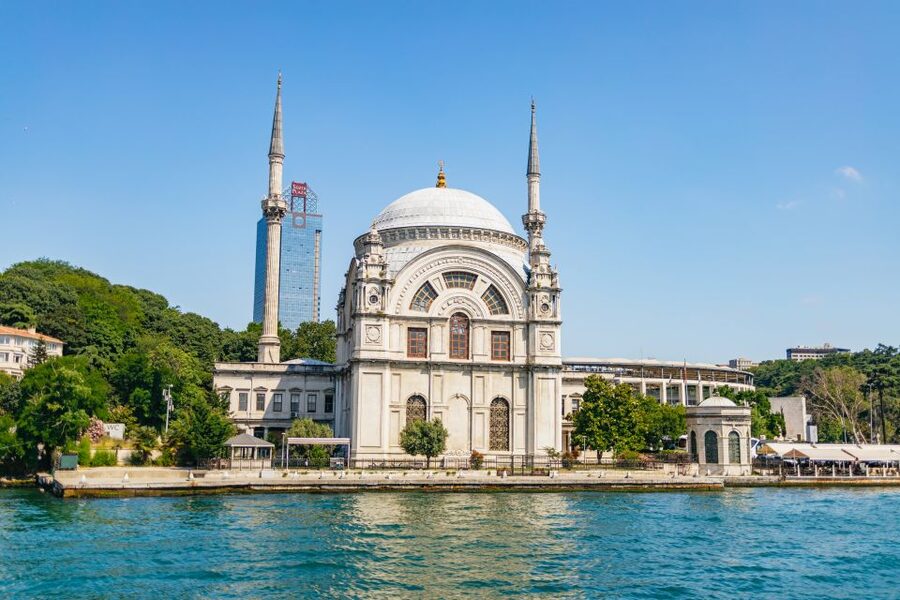Istanbul: Bosphorus Yacht Cruise with Stopover on Asian Side - Ortaköy, Arnavutköy, and Bebek: the shores you will recognize in seconds
