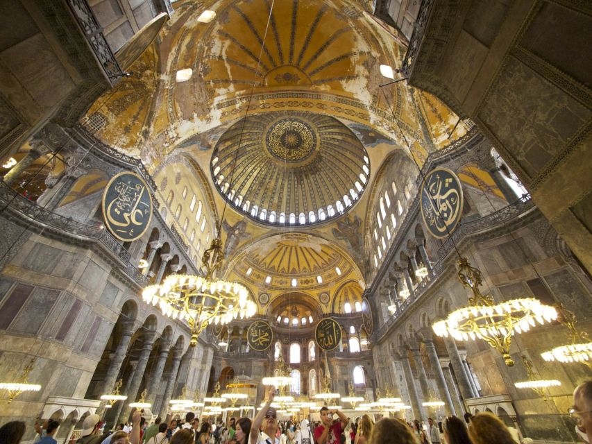 Istanbul: City Highlights Tour w/Hagia Sophia & Blue Mosque - Sultanahmet Square photo stop: the quick reset before crowds