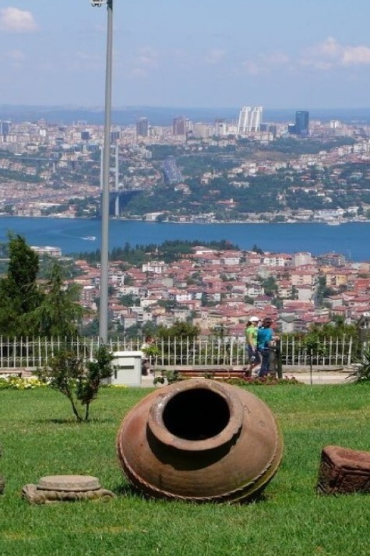 Istanbul: City Hightlights Bus Tour and Bosphorus Cruise - Guides, Organization, and What That Means for Your Day