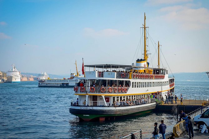 Istanbul Combo: Classic City Tour and Bosphorus Cruise - Sultanahmet District: Blue Mosque, Hippodrome, and the square you picture