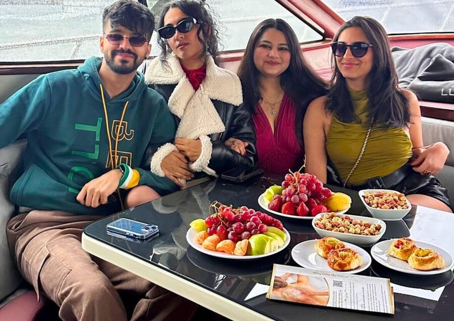Istanbul: Daytime Bosphorus Yacht Cruise with Fruit & Snacks - The audio guide app: useful, but plan for your phone