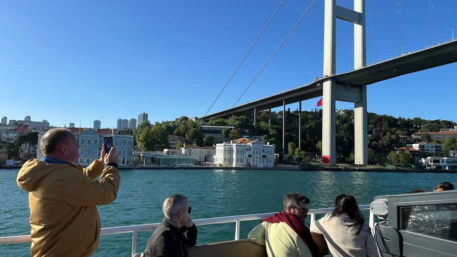 Istanbul: Daytime or Sunset Sightseeing Cruise & Audio Guide - Choosing Daytime or Sunset: What Changes on the Water
