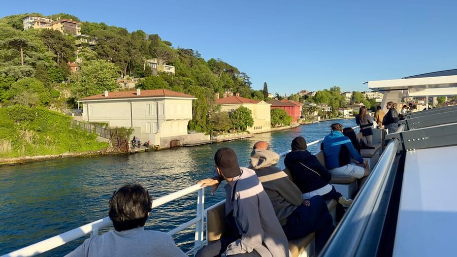 Istanbul: Daytime or Sunset Sightseeing Cruise & Audio Guide - Where to Sit for the Best Views (Left Side Tip Included)