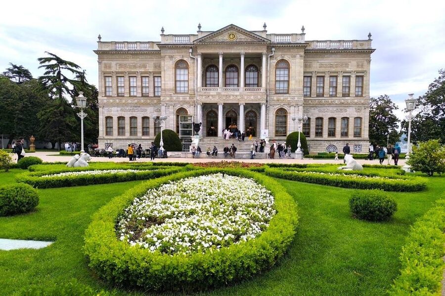 Istanbul: Dolmabahce Palace and Harem Skip-the-Line Ticket - Dolmabahçe Palace, European Istanbul: why this skip-the-line matters