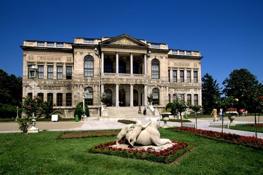 Istanbul: Dolmabahçe Palace and Uskudar Guided Tour - Dolmabahçe Palace: Gold, French-Turkish Design, and That Crystal Staircase