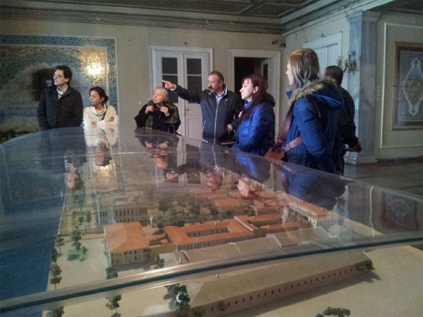 Istanbul: Dolmabahçe Palace and Uskudar Guided Tour - Guide Quality and Time Management: What You Should Expect
