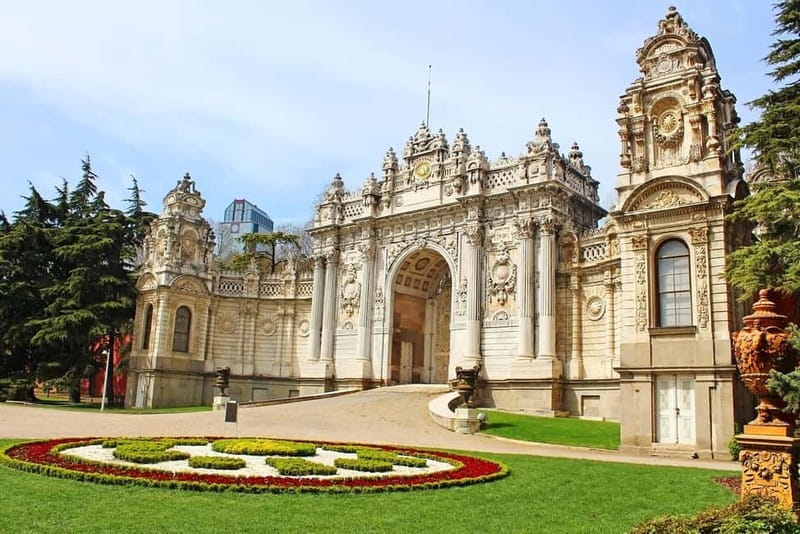 Istanbul: Dolmabahce Palace Guided Tour - Where you meet and how the tour actually starts