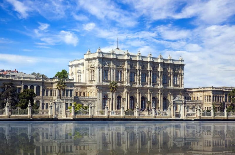 Istanbul: Dolmabahce Palace Guided Tour - Entering Dolmabahçe Palace: the view is great, but the context is better