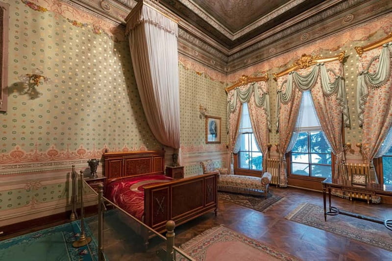 Istanbul: Dolmabahce Palace Guided Tour - Royal gardens: the best way to cool down after the interiors