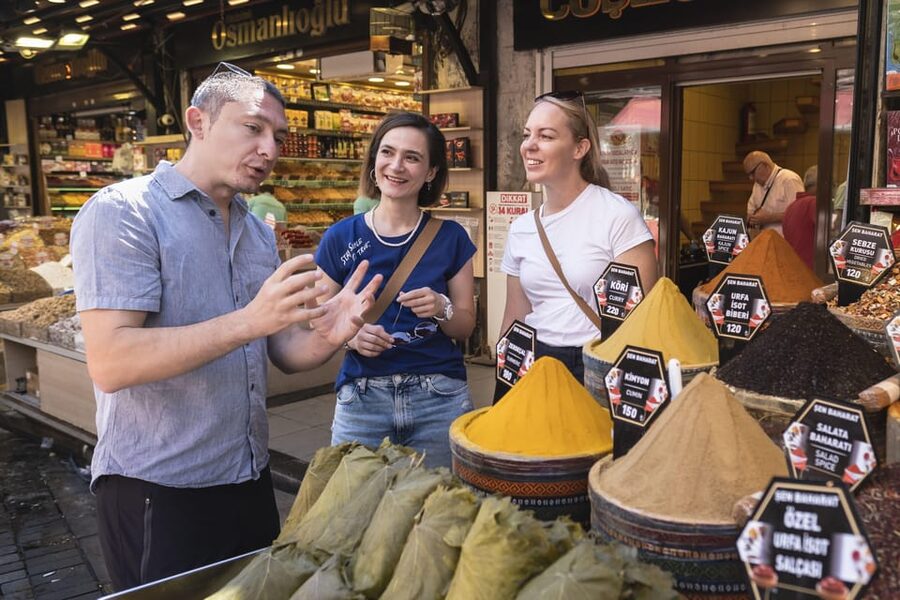 Istanbul: European and Asian Side Guided Foodie Walking Tour - Ferry break: why the Bosphorus ride matters on a foodie route