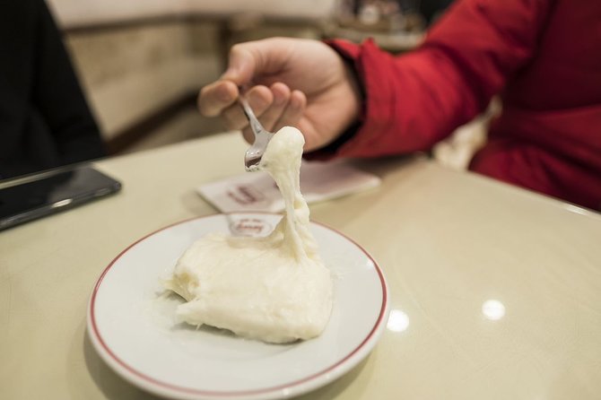 Istanbul Evening Food Tour: The Best Bites of Taksim and Karaköy - Guide Styles You Can Count On: From Tunc to Sinon