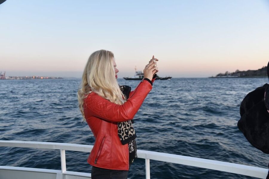 Istanbul: Explore Bosphorous on a Sunset Boat Cruise - Maiden’s Tower and the return back toward the old city vibe