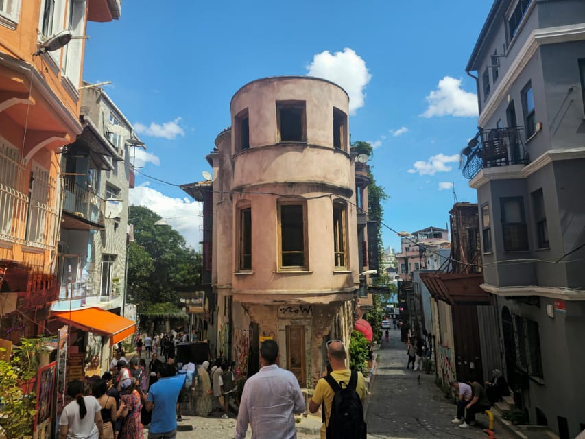 Istanbul: Fener & Balat Guided Tour through Colored Streets - 3 hours on foot: the hill, the weather, and the church dress rules