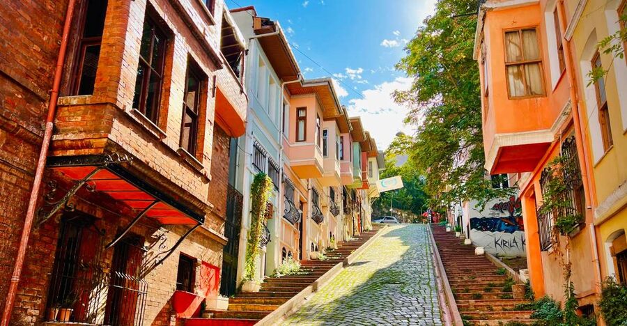 Istanbul: Fener, Balat, Old Greek and Jewish Quarter Tour - Tram ride to Fener: the fastest way to switch gears