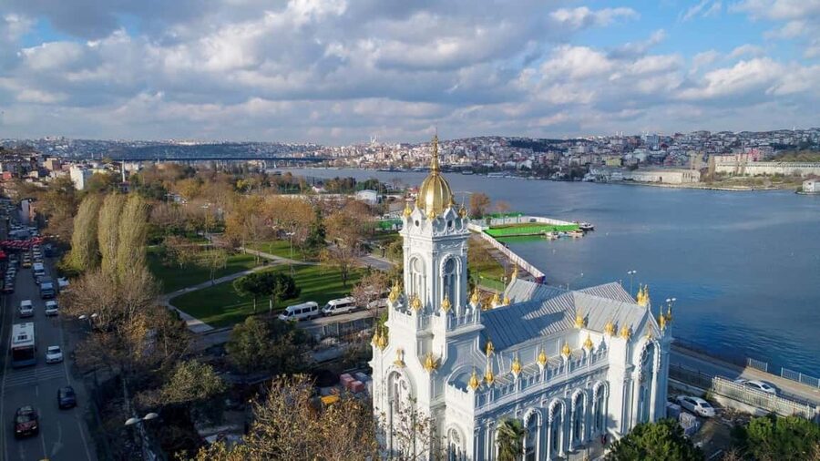 Istanbul: Full-Day Old City Tour And Sunset Bosphorus Cruise - The quieter detour: Sveti Stefan Church and St George’s Cathedral