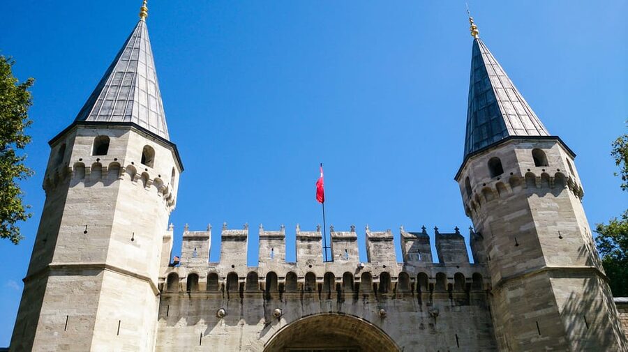 Istanbul: Guided City Highlights Day Trip - Topkapi Palace Museum: Ottoman Power in Garden Shade