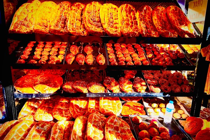 Istanbul Guided Street Food Tour Around European and Asian Sides - Kunefe and Maraş dondurma: the sweet finale that earns dessert