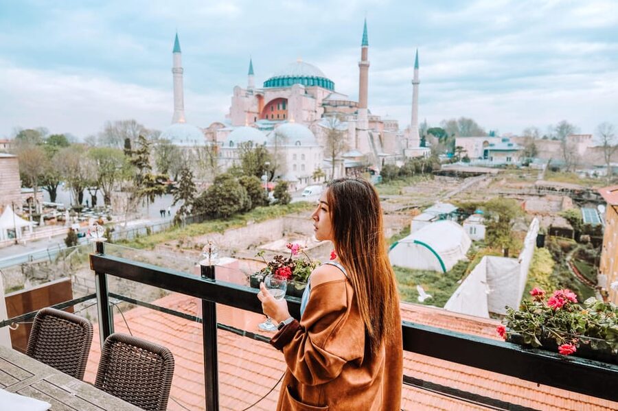 Istanbul: Hagia Sophia, Blue Mosque, & Basilica Cistern Tour - Hagia Sophia in one focused hour: mosaics and dome logic