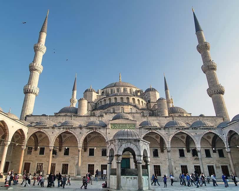 Istanbul: Hagia Sophia, Blue Mosque Guided Tour, & Tickets - Why a 2.5-hour guided walk beats DIY in Sultanahmet