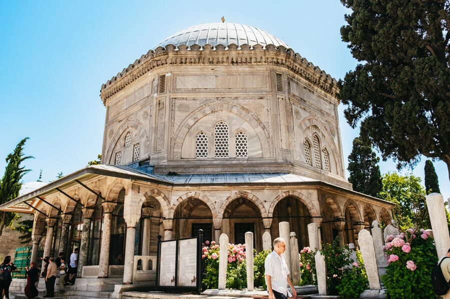 Istanbul: Hagia Sophia, Blue Mosque, Suleymaniye Mosque Tour - Why This Route Starts in Sultanahmet