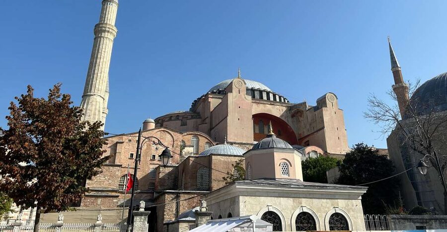 Istanbul: Hagia Sophia Tour with Optional Blue Mosque Tour - Getting to the Hippodrome: Meeting Point Without Guesswork