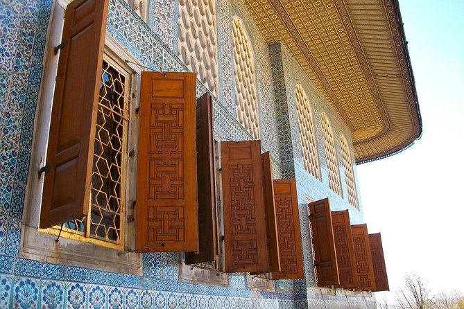 Istanbul Highlights: Guided Tour with Turkish Tea or Coffee - Hagia Sophia Grand Mosque: where the guide turns stones into story