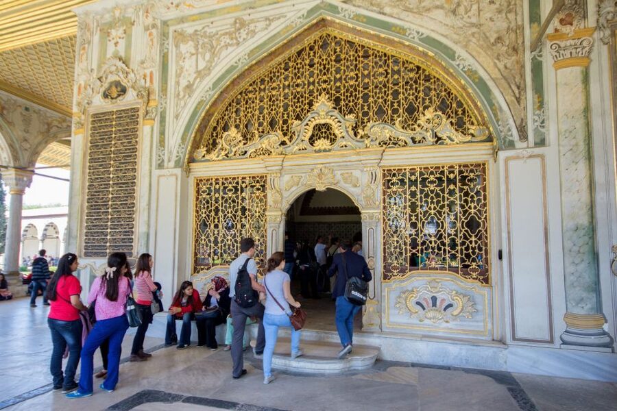 Istanbul Highlights Small-Group Walking Guided Tour - Timing and transport: cruise-port pickup and central hotel options