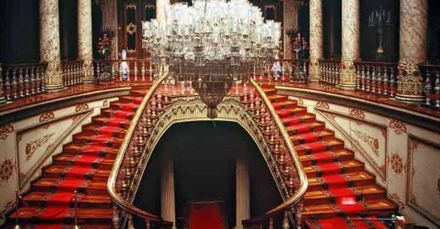 Istanbul Highlights: Two Continents Half-Day Tour - Dolmabahçe Palace: Where Ottoman Power Spends Time With European Style
