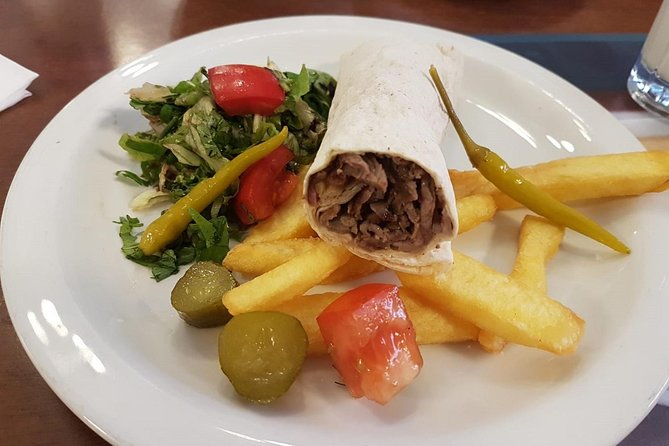 Istanbul Kadikoy Food Tour with 12+ Local Delicacies Tastings - Güneşlibahçe Sokağı Market Time and Lahmacun
