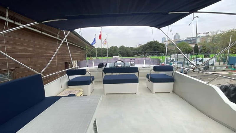 Istanbul: Luxury Yacht on Bosphorus - Onboard audio and Wi-Fi: what is included, and what to watch for
