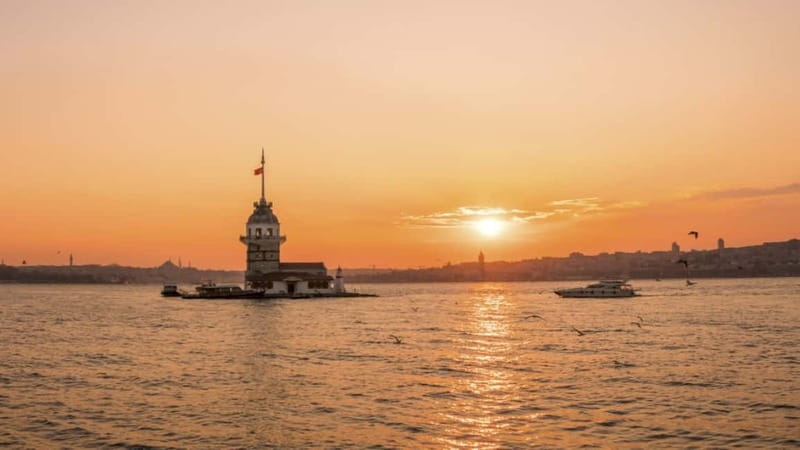 Istanbul: Luxury Yacht on Bosphorus - Music, decorations, meze, and photography add-ons