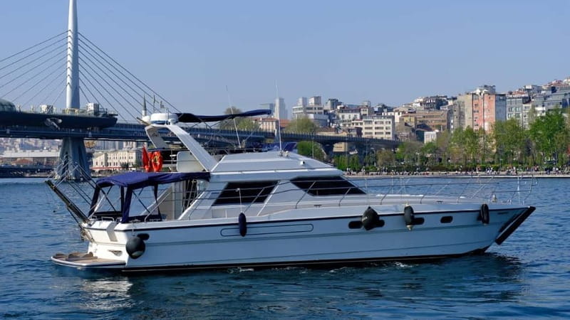 Istanbul: Luxury Yacht on Bosphorus - Drinks and included comfort: tea, coffee, and restrooms