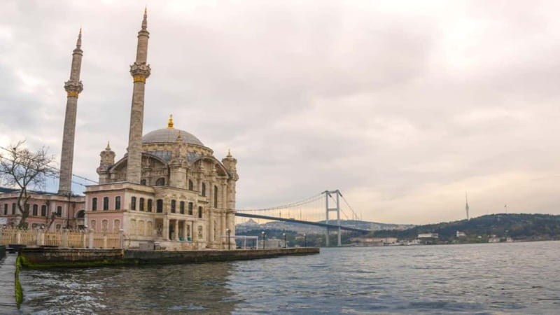 Istanbul: Luxury Yacht on Bosphorus - Price and value: $136 per group up to 10 for a full private hour