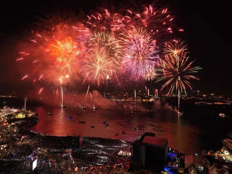 Istanbul: New Year's Eve Bosphorus Cruise Dinner & Party2027 - New Year’s Eve on the Bosphorus, With Europe and Asia in View