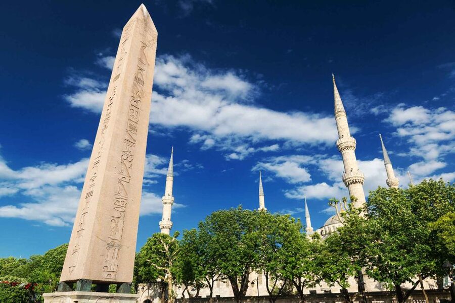 Istanbul: Old City Full-Day Tour with Lunch and Hotel Pickup - Hagia Sophia in about 30 minutes: what to look for fast