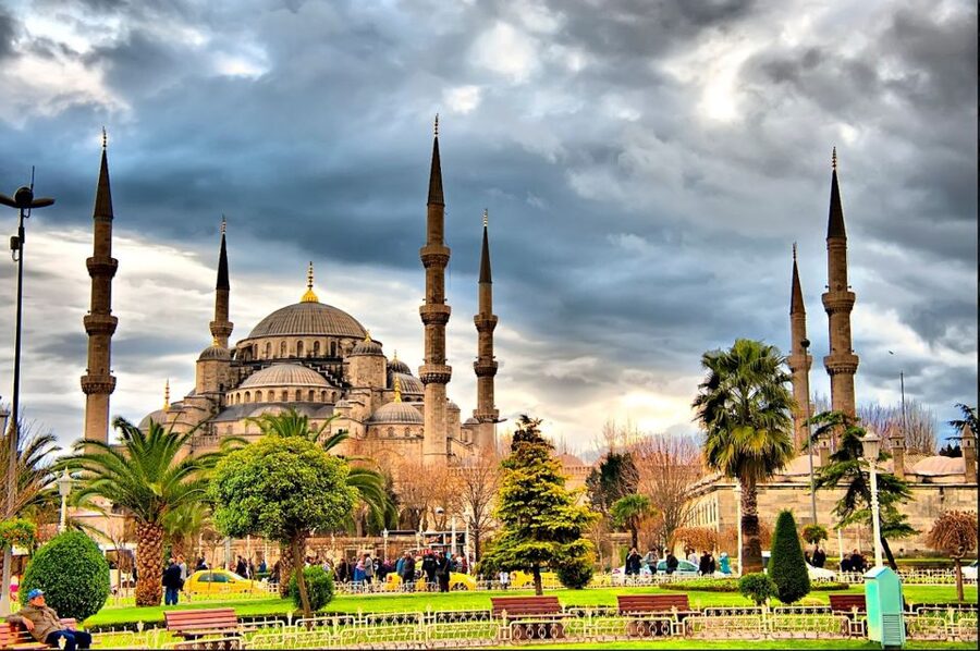 Istanbul: Old City Full-Day Tour with Lunch and Hotel Pickup - Grand Bazaar: 4000 shops, shopping strategy, and Sunday limits